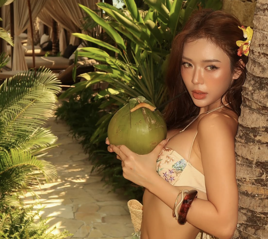 Mỹ nh&acirc;n lọt đề cử đẹp nhất thế giới, vợ TGĐ Saigon Square v&agrave; hội n&agrave;ng thơ đi đ&acirc;u lễ n&agrave;y?- Ảnh 8.