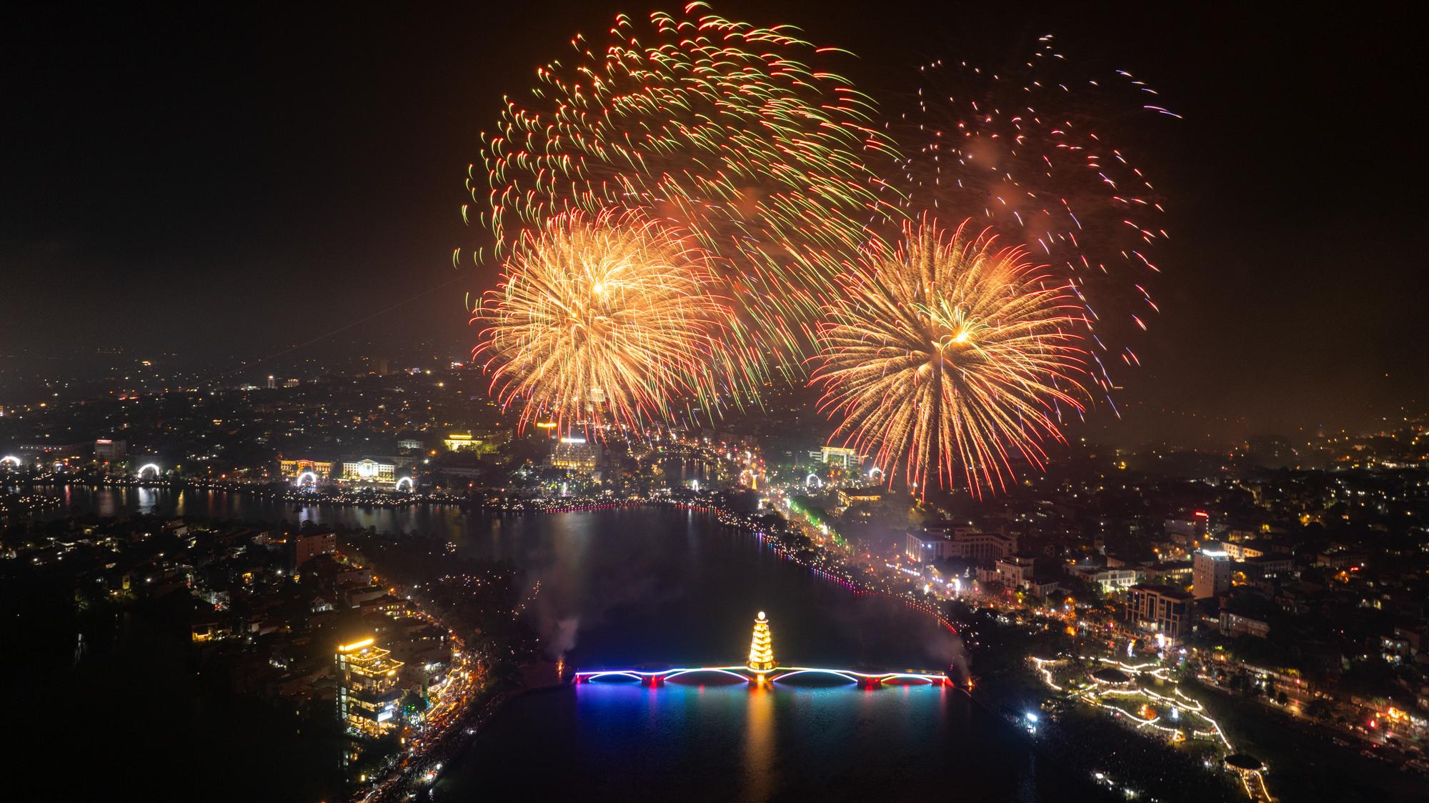 Ph&aacute;o hoa rực s&aacute;ng Đất Tổ ch&agrave;o mừng Giỗ Tổ H&ugrave;ng Vương- Ảnh 1.