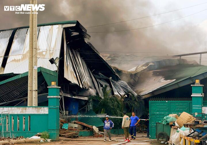 Gia Lai: Ch&aacute;y lớn tại Khu kinh tế Nhơn Hội- Ảnh 3.