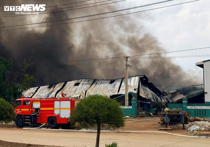 Gia Lai: Ch&aacute;y lớn tại Khu kinh tế Nhơn Hội- Ảnh 2.