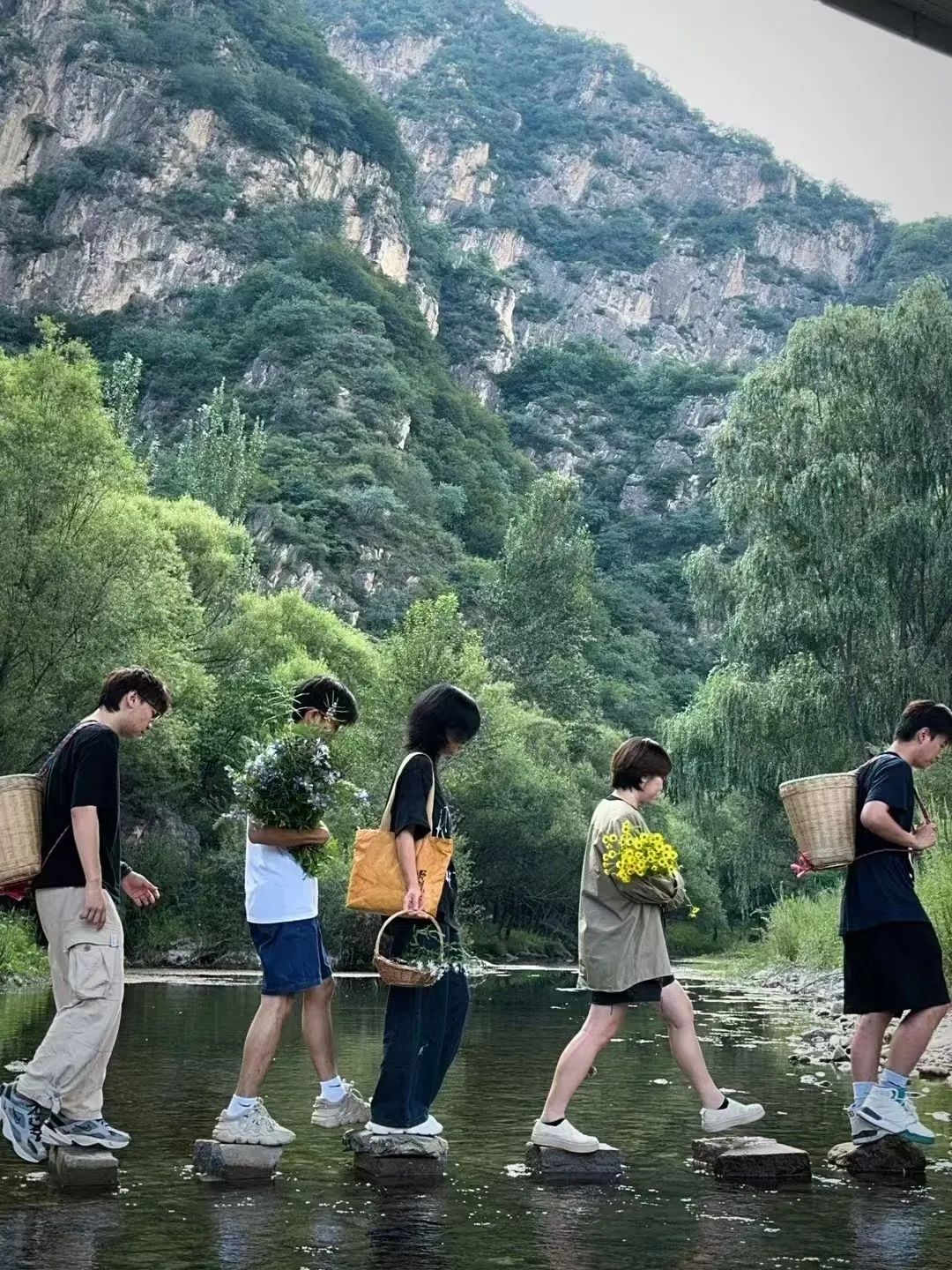 Giải m&atilde; Youth Retirement Homes: V&igrave; sao người 25-30 kh&ocirc;ng c&ograve;n mơ thăng chức, mua nh&agrave; m&agrave; chỉ muốn v&agrave;o &ldquo;viện dưỡng l&atilde;o&rdquo;?- Ảnh 1.