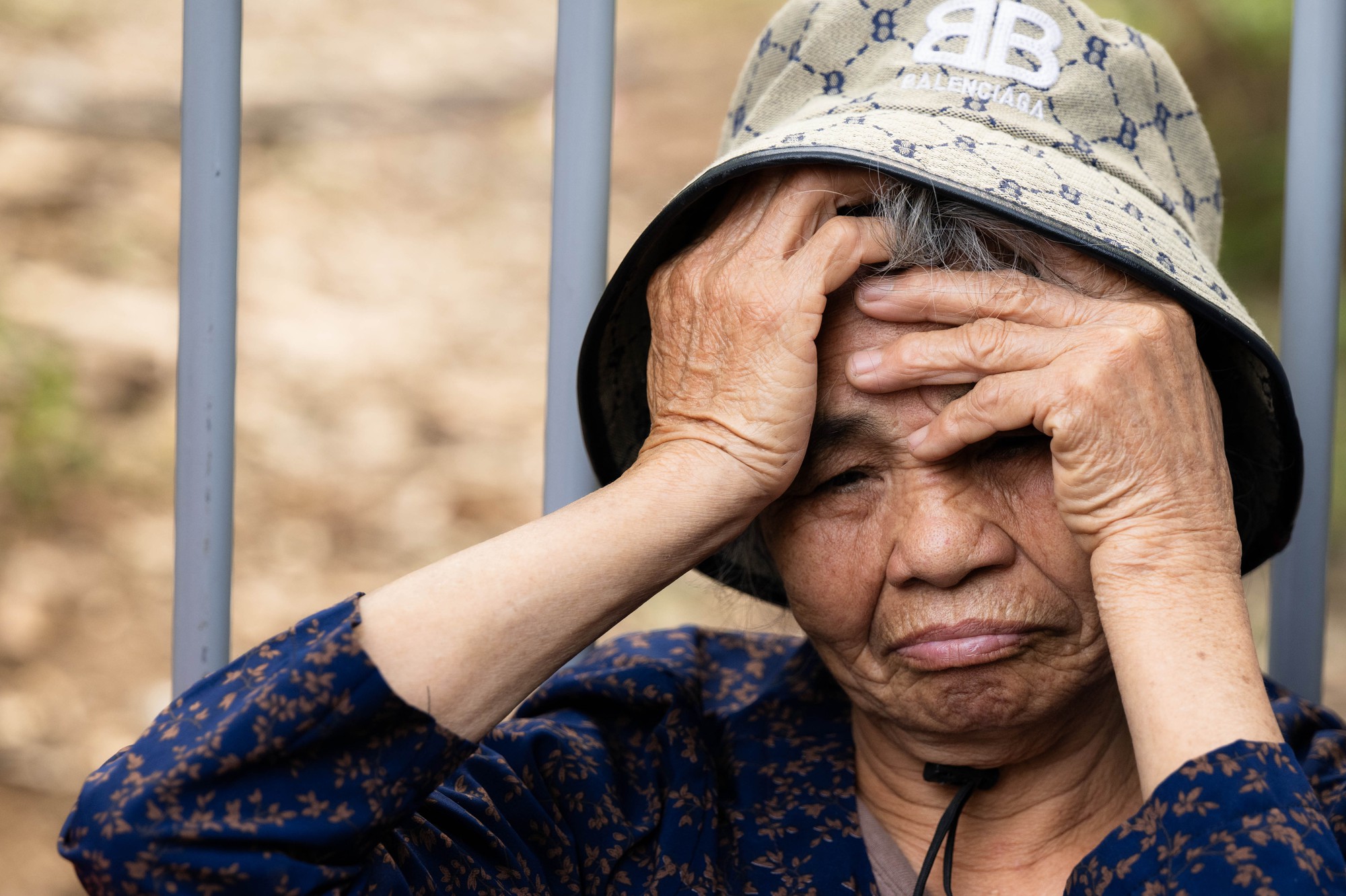 Biển người đổ về Đền H&ugrave;ng trong ng&agrave;y Giỗ Tổ H&ugrave;ng Vương: Người d&acirc;n đội lễ chen ch&acirc;n h&agrave;nh hương, ngất xỉu giữa d&ograve;ng người đ&ocirc;ng đ&uacute;c- Ảnh 21.