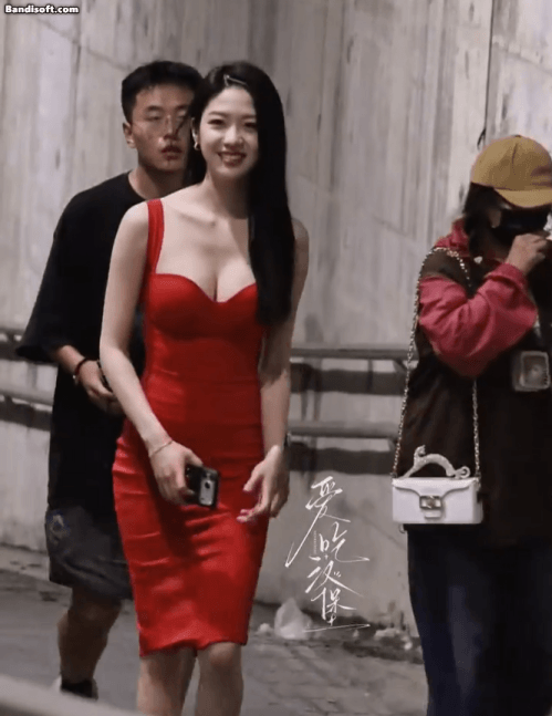 Chỉ cần nh&igrave;n mỹ nh&acirc;n n&agrave;y 3 gi&acirc;y th&ocirc;i l&agrave; đ&ecirc;m nay khỏi ngủ: V&ograve;ng 1 ch&aacute;y m&agrave;n h&igrave;nh, đẹp m&agrave; body nuột kinh khủng- Ảnh 2.