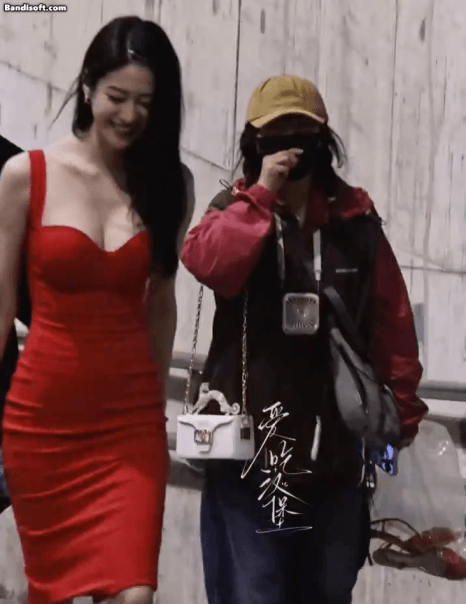 Chỉ cần nh&igrave;n mỹ nh&acirc;n n&agrave;y 3 gi&acirc;y th&ocirc;i l&agrave; đ&ecirc;m nay khỏi ngủ: V&ograve;ng 1 ch&aacute;y m&agrave;n h&igrave;nh, đẹp m&agrave; body nuột kinh khủng- Ảnh 1.