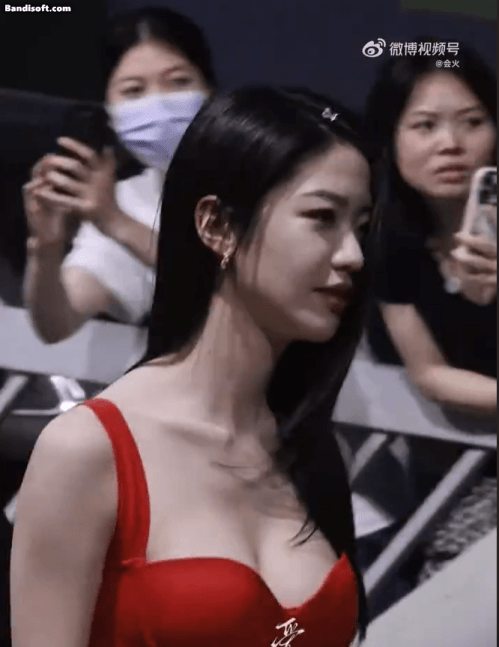 Chỉ cần nh&igrave;n mỹ nh&acirc;n n&agrave;y 3 gi&acirc;y th&ocirc;i l&agrave; đ&ecirc;m nay khỏi ngủ: V&ograve;ng 1 ch&aacute;y m&agrave;n h&igrave;nh, đẹp m&agrave; body nuột kinh khủng- Ảnh 4.