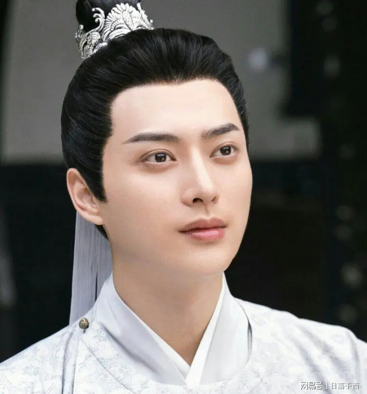 Nam diễn vi&ecirc;n 9X điển trai biến mất khỏi showbiz suốt 3 năm, nay c&ocirc;ng khai vợ hơn 8 tuổi v&agrave; con g&aacute;i sinh non nặng c&oacute; 1,18kg- Ảnh 5.