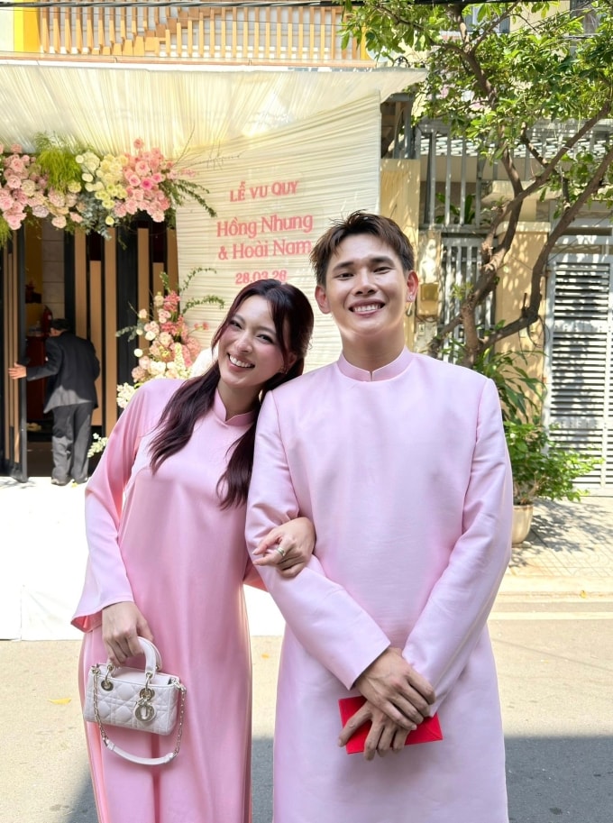 Rộ ảnh cặp đ&ocirc;i Vbiz l&eacute;n tổ chức đ&aacute;m cưới?- Ảnh 1.