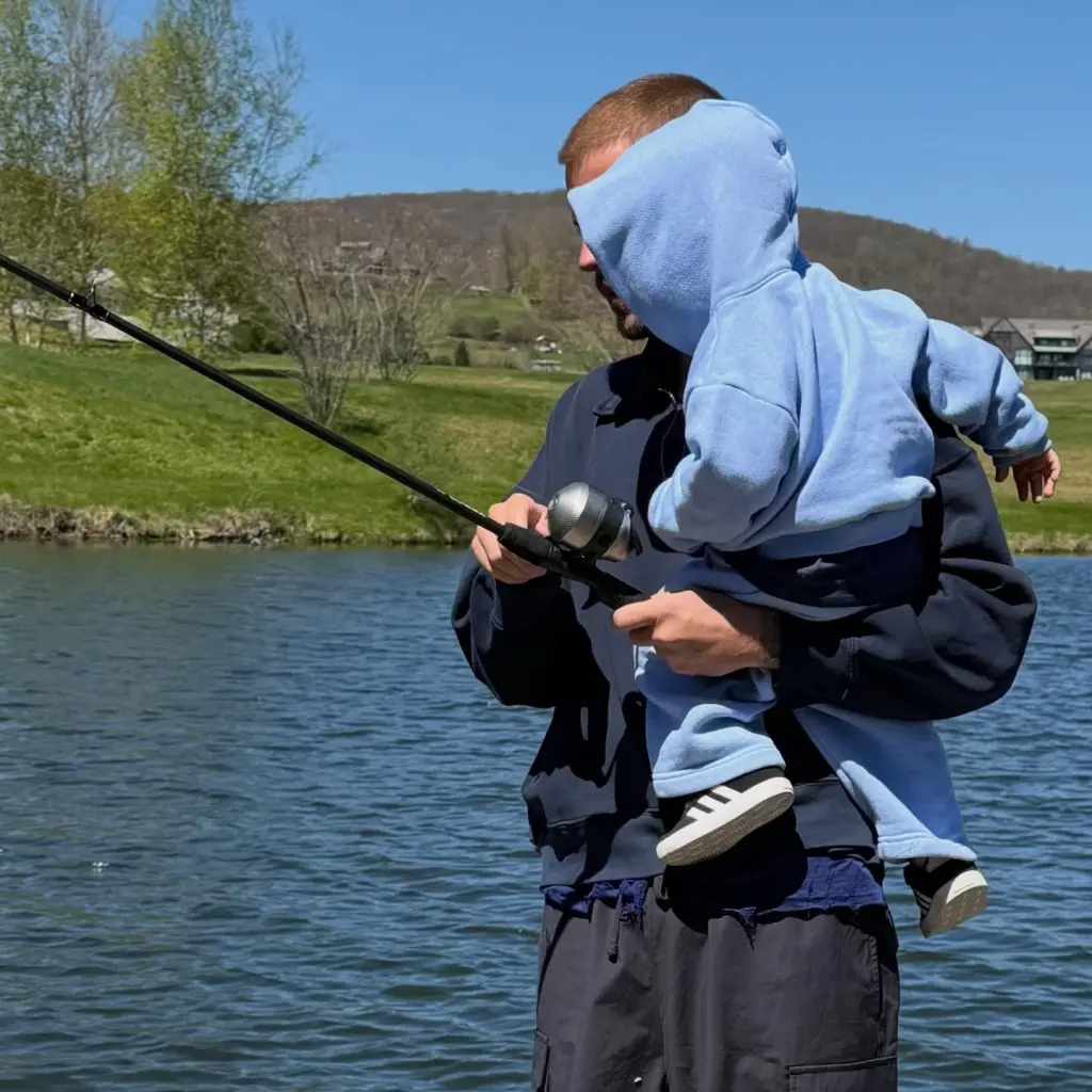 Tho&aacute;t vai Coachella, Justin Bieber về l&agrave;m "&ocirc;ng bố quốc d&acirc;n" của con trai 2 tuổi- Ảnh 1.