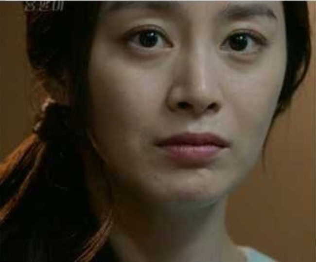C&ograve;n ai ch&ecirc; Kim Tae Hee xấu hơn Song Hye Kyo - Jeon Ji Hyun nữa kh&ocirc;ng?- Ảnh 3.