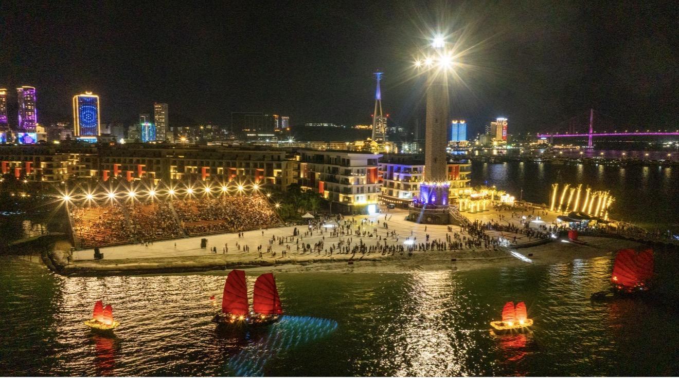 H&agrave;ng ngh&igrave;n du kh&aacute;ch đổ về &ldquo;thương cảng&rdquo; VUI-Fest Ha Long ng&agrave;y khai trương - Ảnh 1.