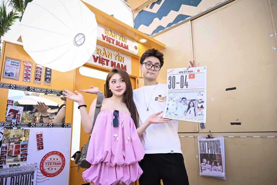 Đ&ecirc;m khai trương VUI-Fest C&aacute;t B&agrave;: H&agrave;ng ngh&igrave;n du kh&aacute;ch &ldquo;đổ bộ&rdquo;, vịnh trung t&acirc;m rực s&aacute;ng kh&ocirc;ng ngủ - Ảnh 3.