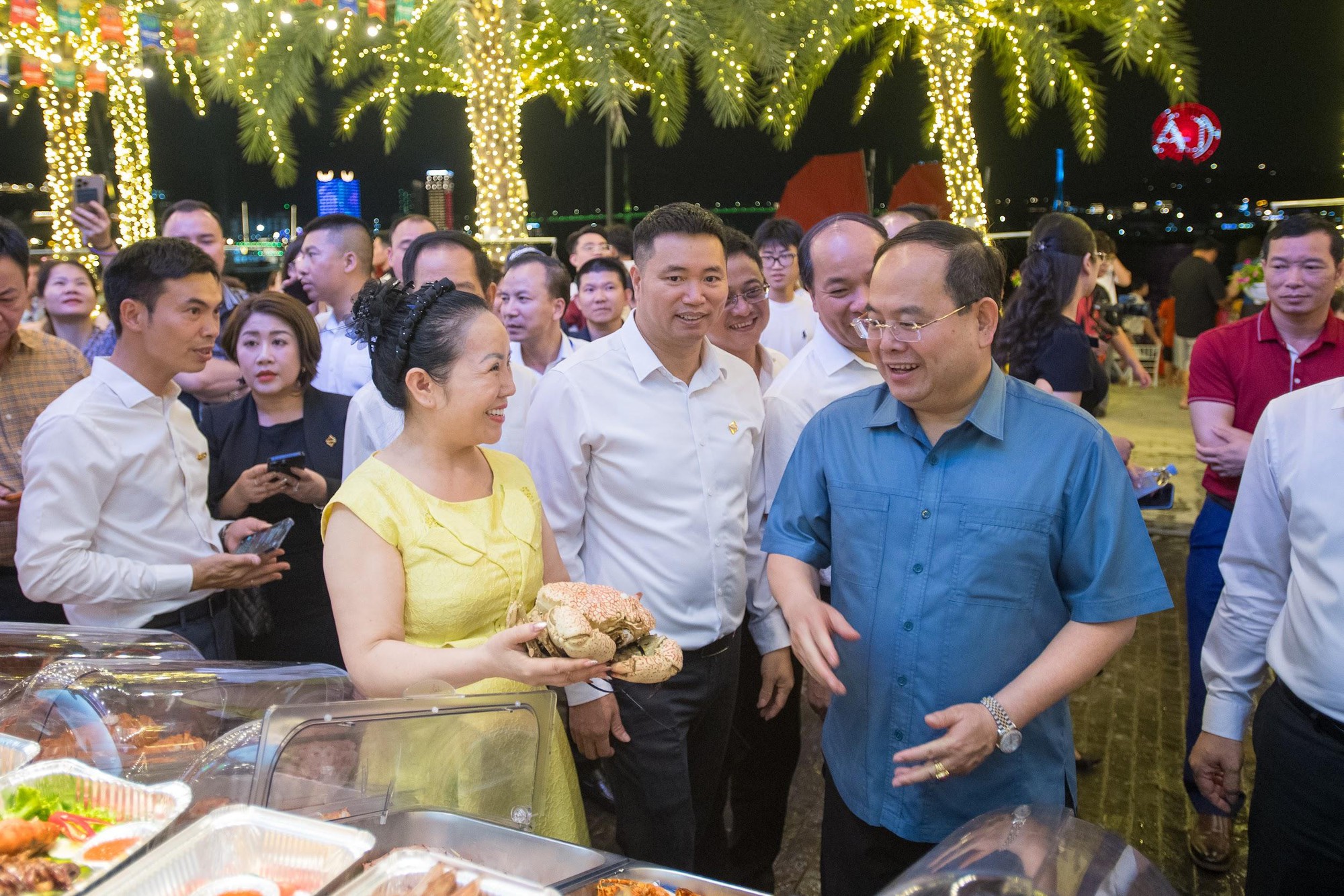 H&agrave;ng ngh&igrave;n du kh&aacute;ch đổ về &ldquo;thương cảng&rdquo; VUI-Fest Ha Long ng&agrave;y khai trương - Ảnh 7.