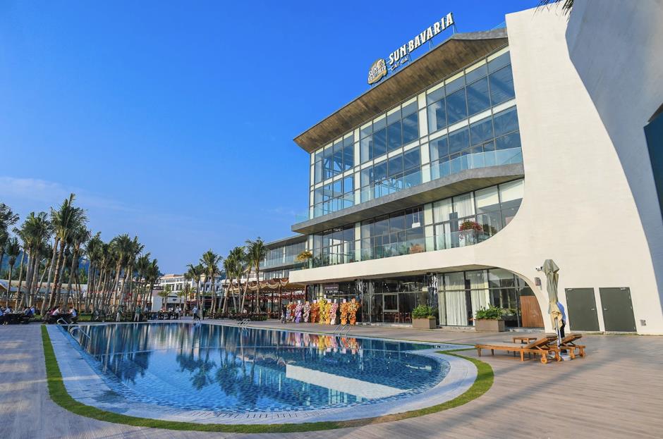 Đ&ecirc;m khai trương VUI-Fest C&aacute;t B&agrave;: H&agrave;ng ngh&igrave;n du kh&aacute;ch &ldquo;đổ bộ&rdquo;, vịnh trung t&acirc;m rực s&aacute;ng kh&ocirc;ng ngủ - Ảnh 7.