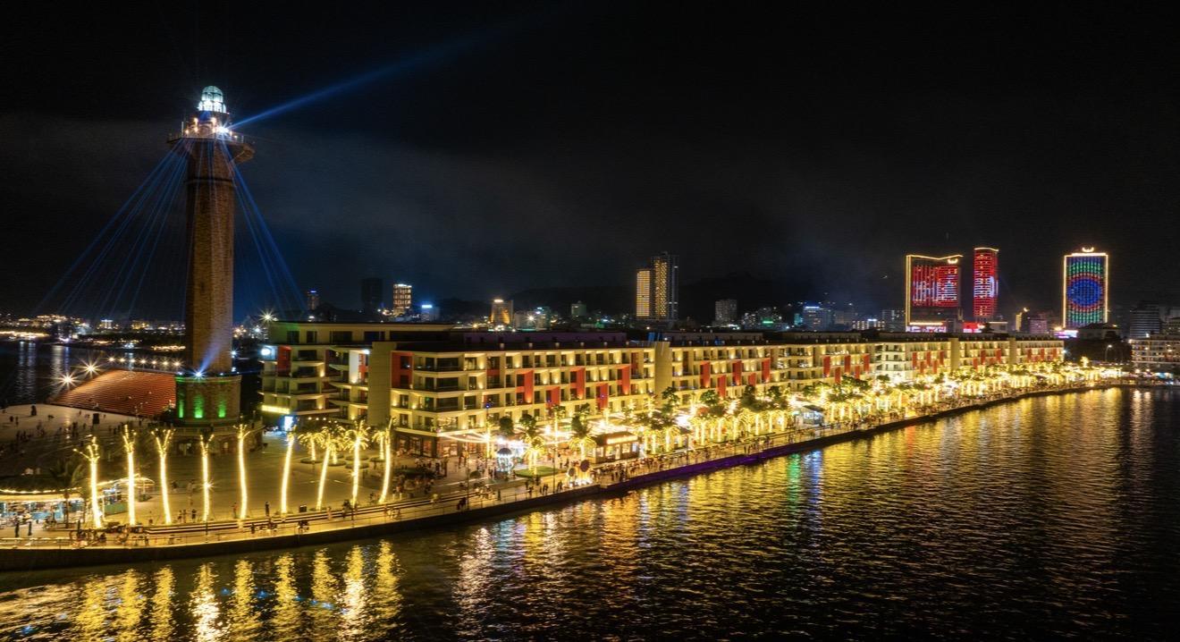 H&agrave;ng ngh&igrave;n du kh&aacute;ch đổ về &ldquo;thương cảng&rdquo; VUI-Fest Ha Long ng&agrave;y khai trương - Ảnh 9.