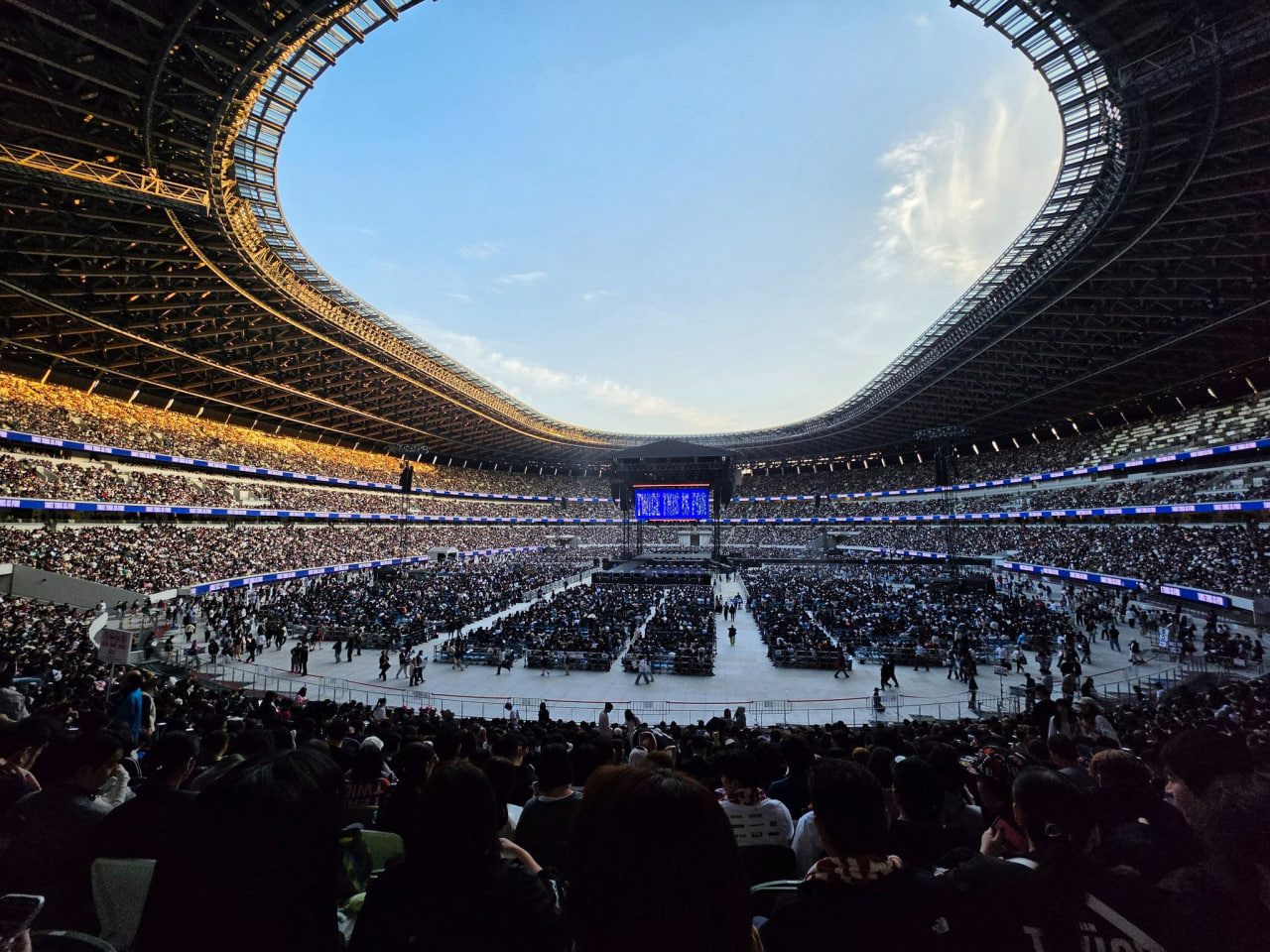 Concert như lễ hội quốc gia của 9 mỹ nh&acirc;n bị ch&ecirc; hết thời, kỷ lục l&agrave;m n&ecirc;n lịch sử 10 năm sau cả showbiz c&ograve;n nể- Ảnh 5.