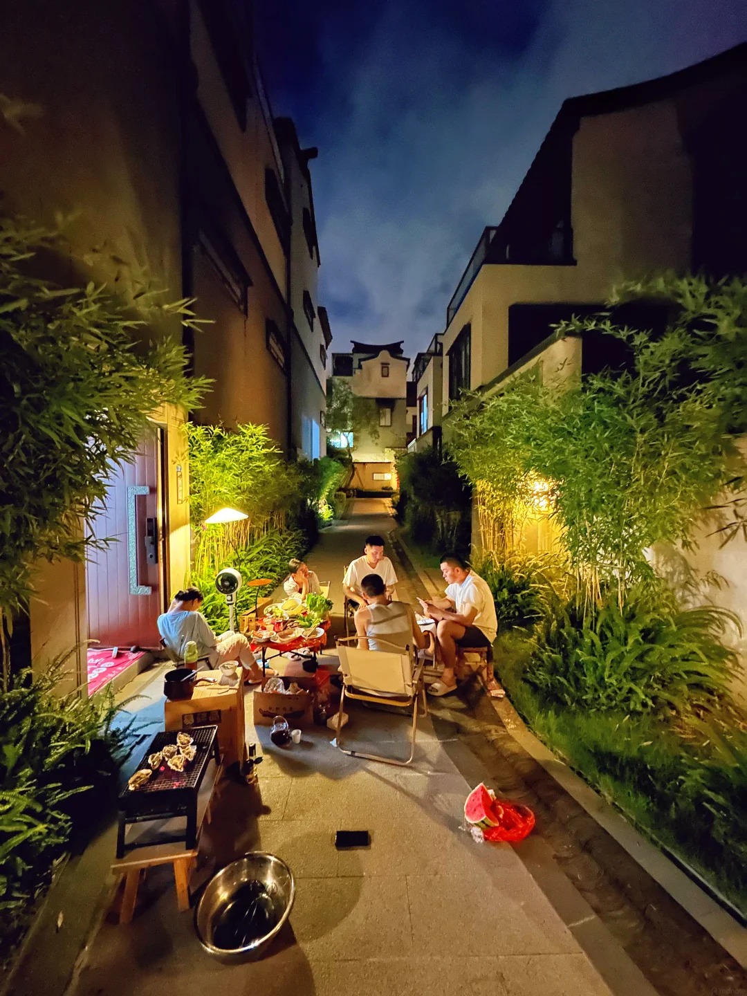 Giải m&atilde; Youth Retirement Homes: V&igrave; sao người 25-30 kh&ocirc;ng c&ograve;n mơ thăng chức, mua nh&agrave; m&agrave; chỉ muốn v&agrave;o &ldquo;viện dưỡng l&atilde;o&rdquo;?- Ảnh 3.