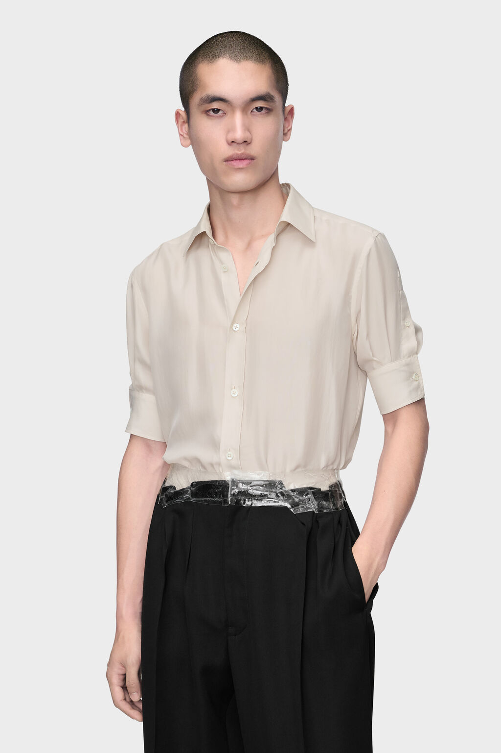 Park Bo Gum bị b&aacute;o H&agrave;n ch&ecirc; cười v&igrave; chiếc quần rộng phải quấn băng d&iacute;nh khỏi tuột giữa sự kiện- Ảnh 7.