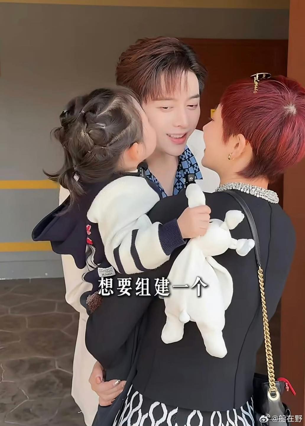 Nam diễn vi&ecirc;n 9X điển trai biến mất khỏi showbiz suốt 3 năm, nay c&ocirc;ng khai vợ hơn 8 tuổi v&agrave; con g&aacute;i sinh non nặng c&oacute; 1,18kg- Ảnh 2.