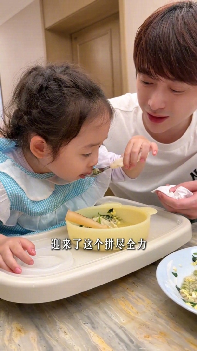 Nam diễn vi&ecirc;n 9X điển trai biến mất khỏi showbiz suốt 3 năm, nay c&ocirc;ng khai vợ hơn 8 tuổi v&agrave; con g&aacute;i sinh non nặng c&oacute; 1,18kg- Ảnh 3.