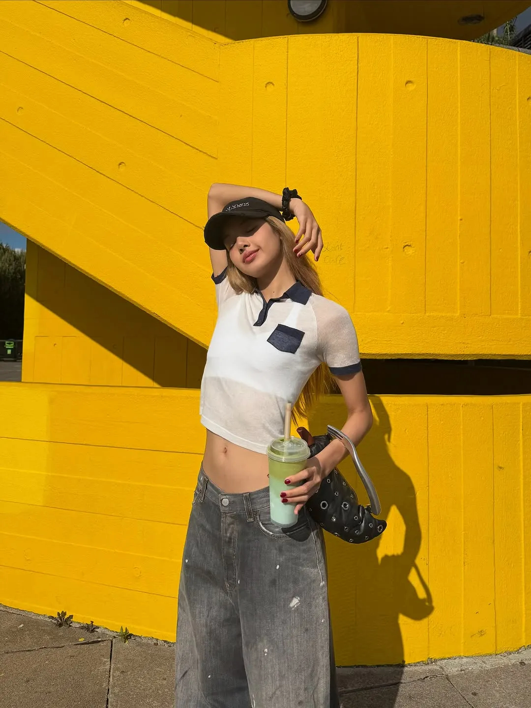 Lời khuy&ecirc;n cho người thường xuy&ecirc;n đổ mồ h&ocirc;i v&ugrave;ng n&aacute;ch từ người Nhật- Ảnh 1.