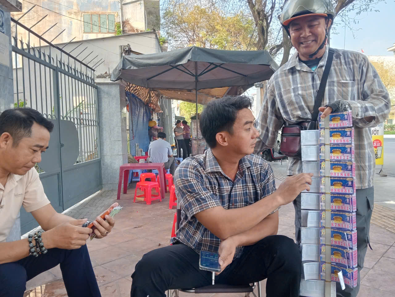 Một c&ocirc;ng ty xổ số kiến thiết c&oacute; th&ocirc;ng b&aacute;o &ldquo;n&oacute;ng&rdquo; gửi c&aacute;c đại l&yacute; v&eacute; số- Ảnh 1.