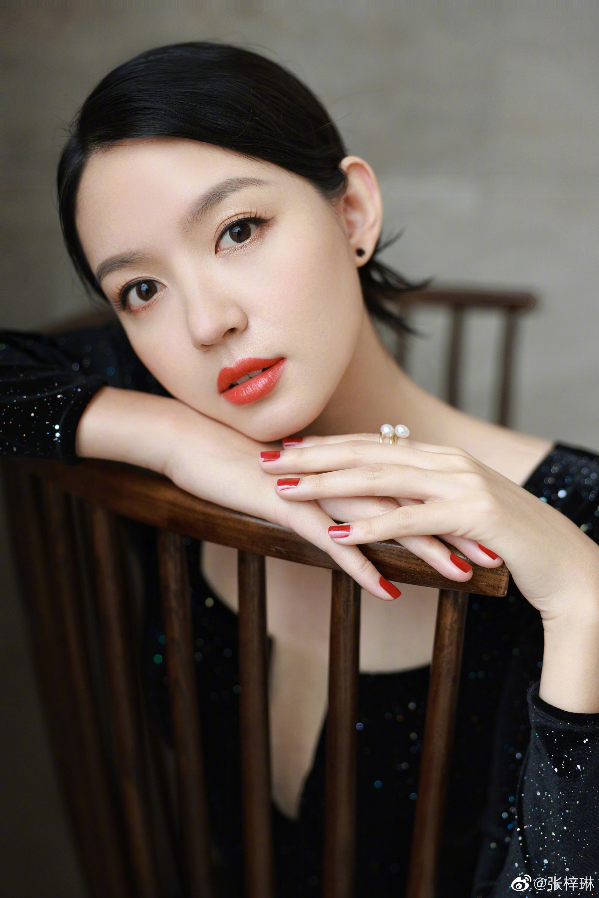 N&agrave;ng hậu trốn đại gia 10.800 tỷ sang Th&aacute;i cưới nh&acirc;n vi&ecirc;n qu&egrave;n c&ocirc;ng ty chứng kho&aacute;n, giờ c&oacute; cuộc sống kh&ocirc;ng thể tin nổi- Ảnh 7.