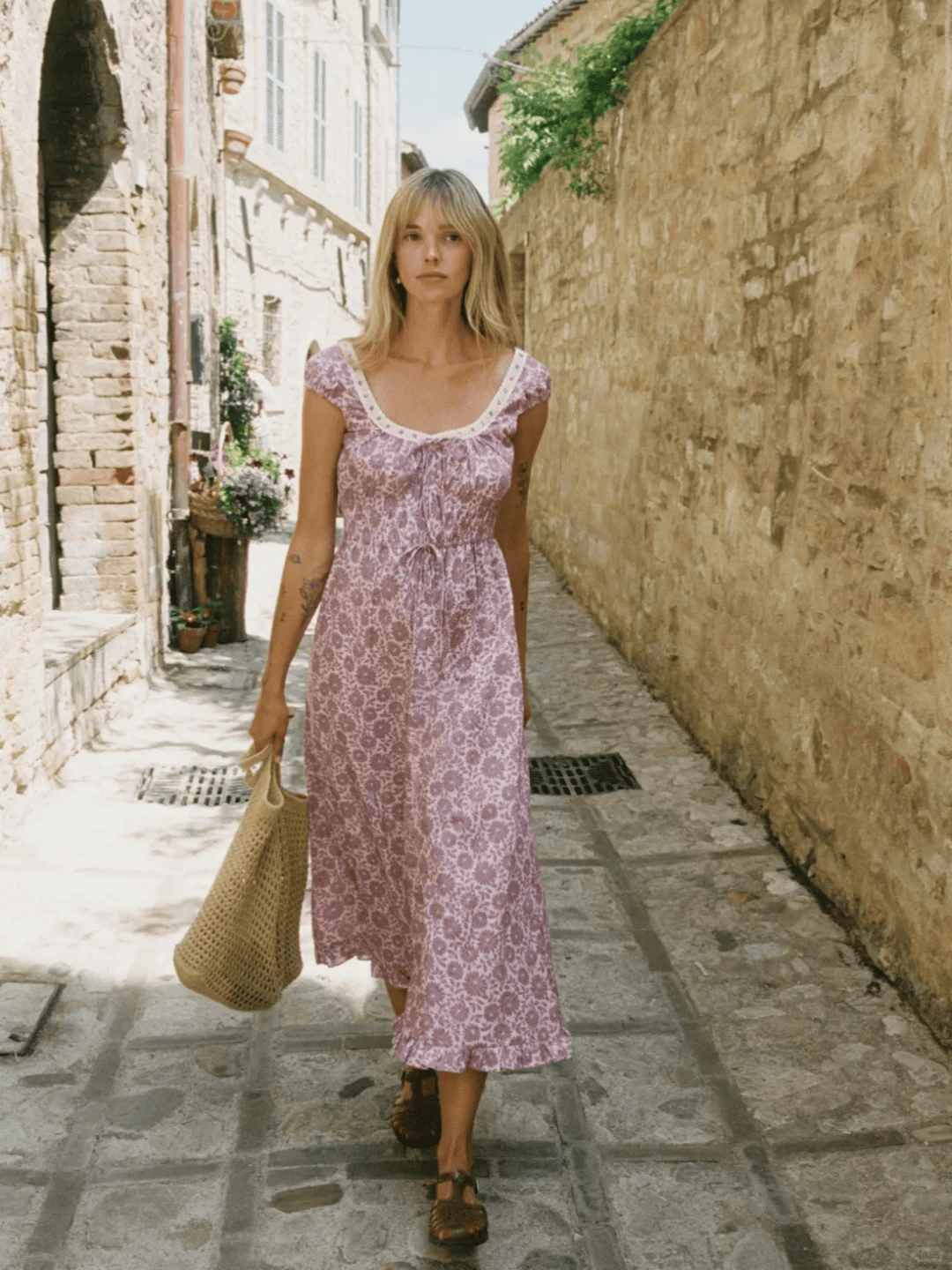 3 gam m&agrave;u "cực phẩm" đang khiến phụ nữ ch&acirc;u &Aacute; "ph&aacute;t cuồng" h&egrave; 2026: Mặc l&ecirc;n l&agrave; thấy m&aacute;t, soi gương l&agrave; thấy sang, da v&agrave;ng diện cực hợp- Ảnh 1.