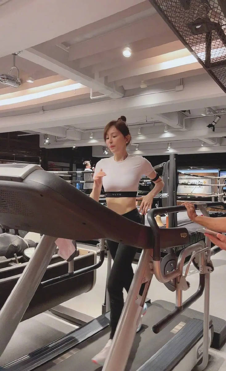 Kh&ocirc;ng thể tin đ&acirc;y l&agrave; nhan sắc v&agrave; v&oacute;c d&aacute;ng thật của mỹ nh&acirc;n U45 được giới CEO cả nước bảo vệ bằng mọi gi&aacute;- Ảnh 5.