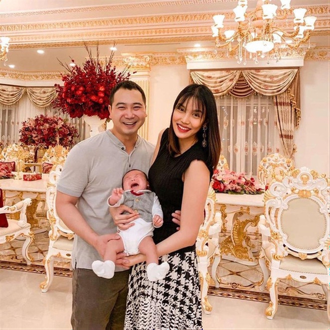 Mỹ nh&acirc;n 26 tuổi cưới ch&aacute;u trai gia tộc gi&agrave;u bậc nhất Việt Nam: Sống trong dinh thự d&aacute;t v&agrave;ng, s&acirc;n nh&agrave; đủ đỗ chục chiếc xe hơi- Ảnh 9.