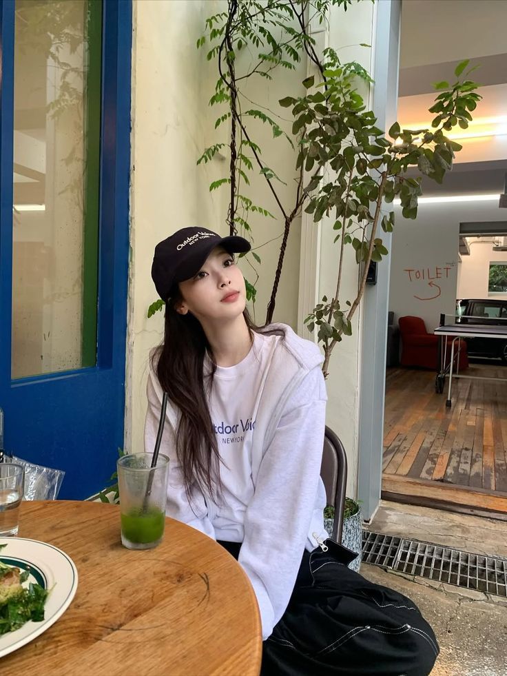 &ldquo;L&agrave;m vừa th&ocirc;i để c&ograve;n sức m&agrave; chơi&rdquo;: D&acirc;n văn ph&ograve;ng chẳng thiết thăng tiến nữa, cả đời l&agrave;m nh&acirc;n vi&ecirc;n cũng được, đừng đụng v&agrave;o t&ocirc;i- Ảnh 2.