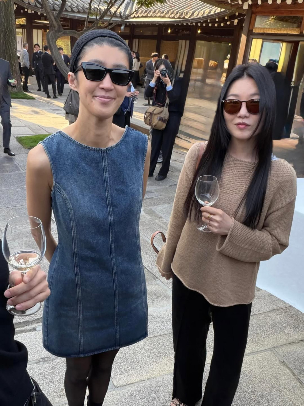 Đ&aacute;m cưới bạn th&acirc;n Jennie - Song Hye Kyo: C&ocirc; d&acirc;u mặc đơn giản đi gi&agrave;y bệt vẫn chất, cả d&agrave;n sao tề tựu đ&ocirc;ng đủ- Ảnh 5.