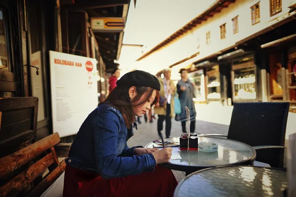 35 tuổi "can đảm thầm lặng": Nghỉ việc ở tập đo&agrave;n lớn, quay lại l&agrave;m sinh vi&ecirc;n, tho&aacute;t khỏi v&ograve;ng lặp lấy chồng sinh con - Ảnh 1.