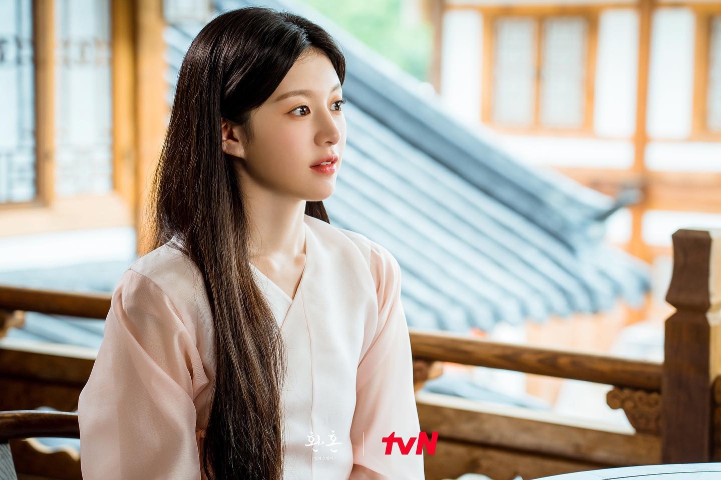 Mỗi ng&agrave;y thức dậy với gương mặt đẹp thế n&agrave;y đ&uacute;ng l&agrave; c&oacute; phước: H&agrave;o quang minh tinh c&oacute; thật, c&agrave;ng ngắm c&agrave;ng sốc- Ảnh 3.