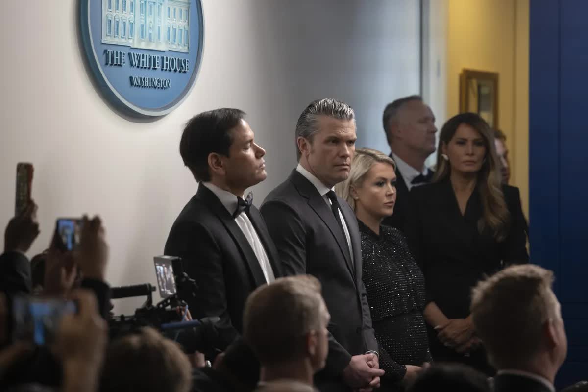 Đệ nhất phu nh&acirc;n Melania Trump trải qua &ldquo;khoảnh khắc chấn động&rdquo; do vụ nổ s&uacute;ng tại bữa tiệc- Ảnh 2.