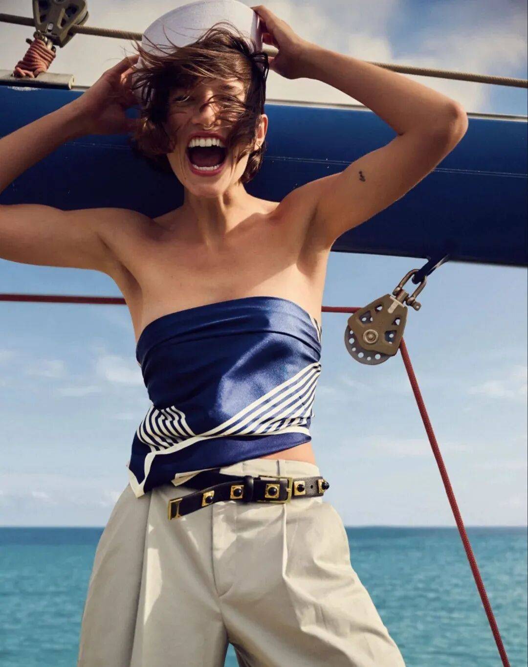 3 gam m&agrave;u "cực phẩm" đang khiến phụ nữ ch&acirc;u &Aacute; "ph&aacute;t cuồng" h&egrave; 2026: Mặc l&ecirc;n l&agrave; thấy m&aacute;t, soi gương l&agrave; thấy sang, da v&agrave;ng diện cực hợp- Ảnh 14.