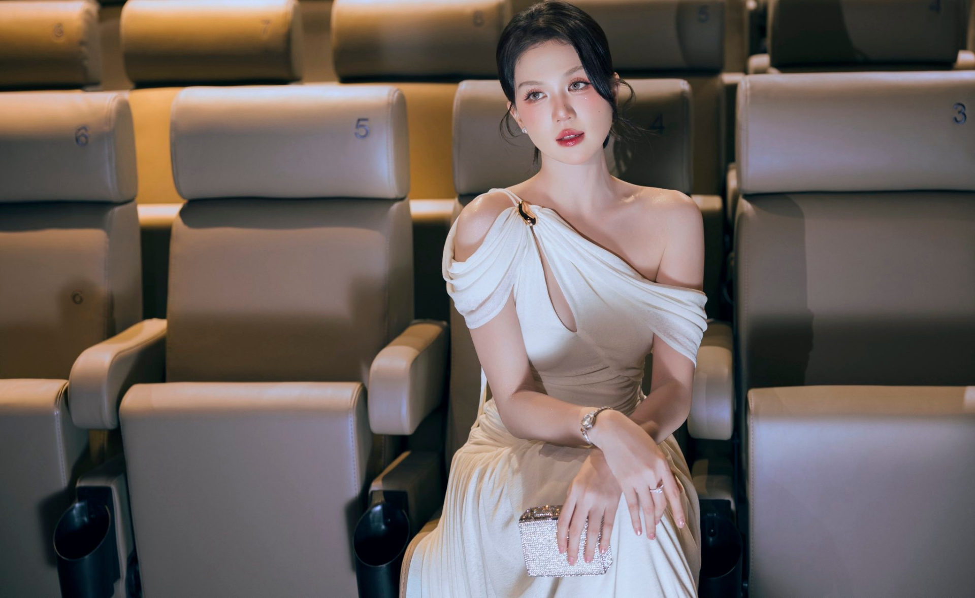 Th&ecirc;m mỹ nh&acirc;n Việt được đề cử gương mặt đẹp nhất h&agrave;nh tinh- Ảnh 2.