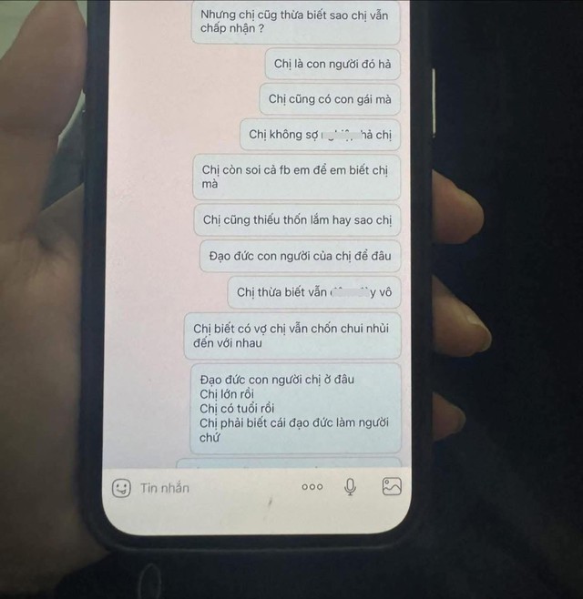 C&ocirc; g&aacute;i ph&aacute;t hiện chồng sắp cưới ngoại t&igrave;nh sau 49 ng&agrave;y bố mất: Th&acirc;n thế người thứ 3 mới l&agrave; điều đ&aacute;ng n&oacute;i!- Ảnh 2.