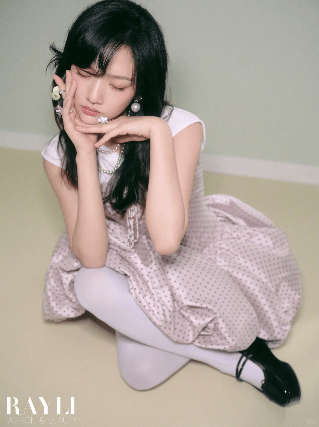 3 gam m&agrave;u "cực phẩm" đang khiến phụ nữ ch&acirc;u &Aacute; "ph&aacute;t cuồng" h&egrave; 2026: Mặc l&ecirc;n l&agrave; thấy m&aacute;t, soi gương l&agrave; thấy sang, da v&agrave;ng diện cực hợp- Ảnh 3.