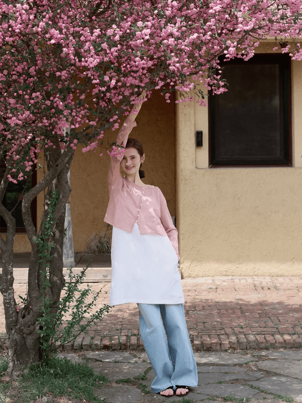 3 gam m&agrave;u "cực phẩm" đang khiến phụ nữ ch&acirc;u &Aacute; "ph&aacute;t cuồng" h&egrave; 2026: Mặc l&ecirc;n l&agrave; thấy m&aacute;t, soi gương l&agrave; thấy sang, da v&agrave;ng diện cực hợp- Ảnh 6.