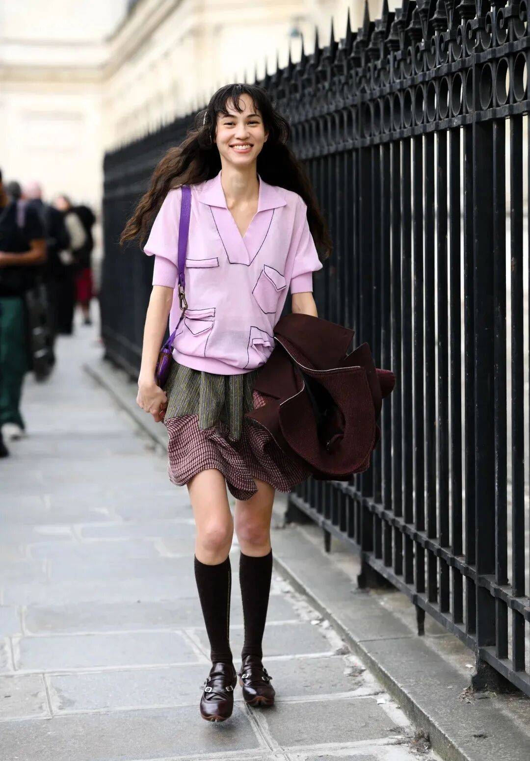 3 gam m&agrave;u "cực phẩm" đang khiến phụ nữ ch&acirc;u &Aacute; "ph&aacute;t cuồng" h&egrave; 2026: Mặc l&ecirc;n l&agrave; thấy m&aacute;t, soi gương l&agrave; thấy sang, da v&agrave;ng diện cực hợp- Ảnh 8.