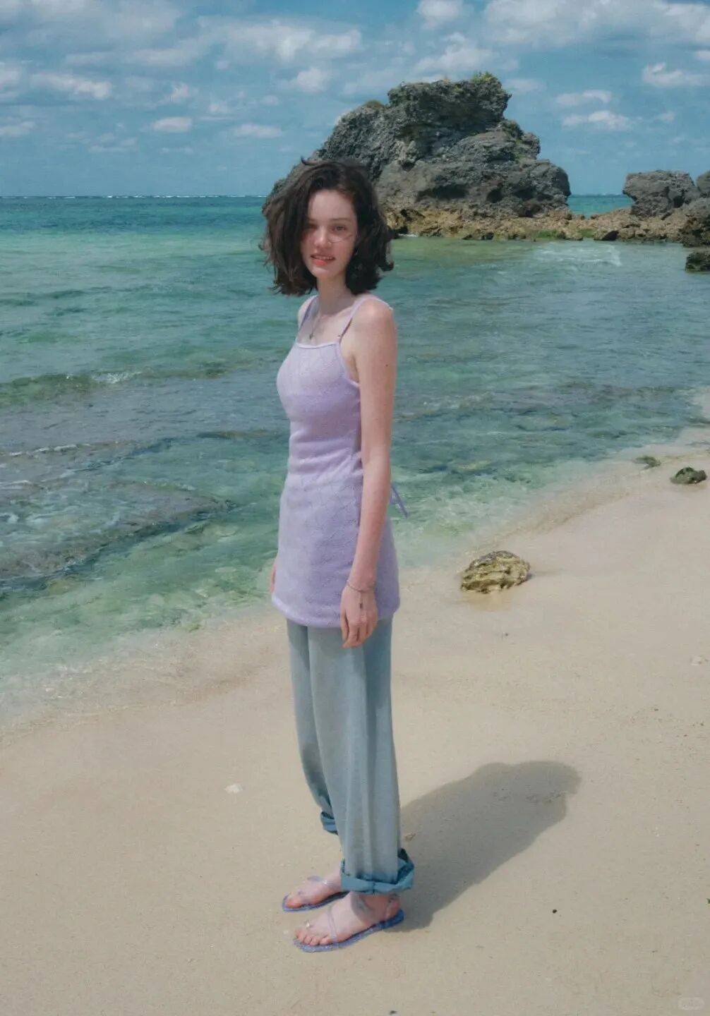 3 gam m&agrave;u "cực phẩm" đang khiến phụ nữ ch&acirc;u &Aacute; "ph&aacute;t cuồng" h&egrave; 2026: Mặc l&ecirc;n l&agrave; thấy m&aacute;t, soi gương l&agrave; thấy sang, da v&agrave;ng diện cực hợp- Ảnh 9.