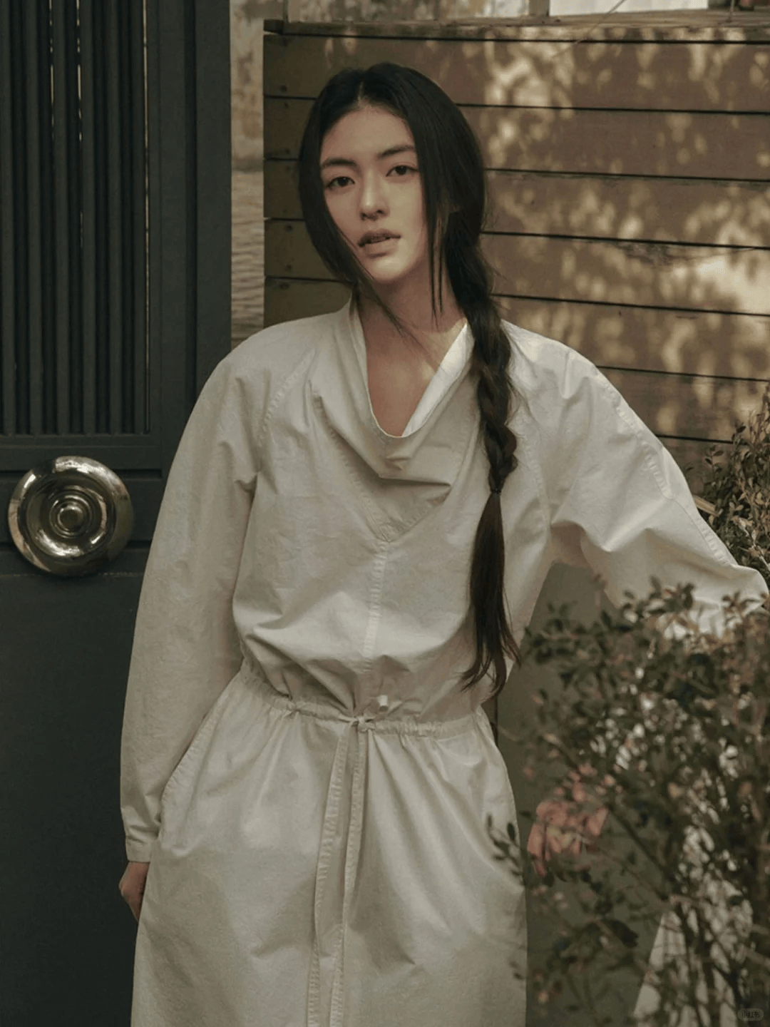 3 gam m&agrave;u "cực phẩm" đang khiến phụ nữ ch&acirc;u &Aacute; "ph&aacute;t cuồng" h&egrave; 2026: Mặc l&ecirc;n l&agrave; thấy m&aacute;t, soi gương l&agrave; thấy sang, da v&agrave;ng diện cực hợp- Ảnh 28.