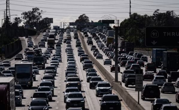 Nợ 2,2 tỷ đồng v&igrave; một chiếc xe chỉ đ&aacute;ng gi&aacute; ph&acirc;n nửa: Nghịch l&yacute; khiến c&aacute;c chủ sở hữu rơi v&agrave;o v&ograve;ng xo&aacute;y vỡ nợ v&igrave; vay mua &ocirc; t&ocirc;- Ảnh 1.