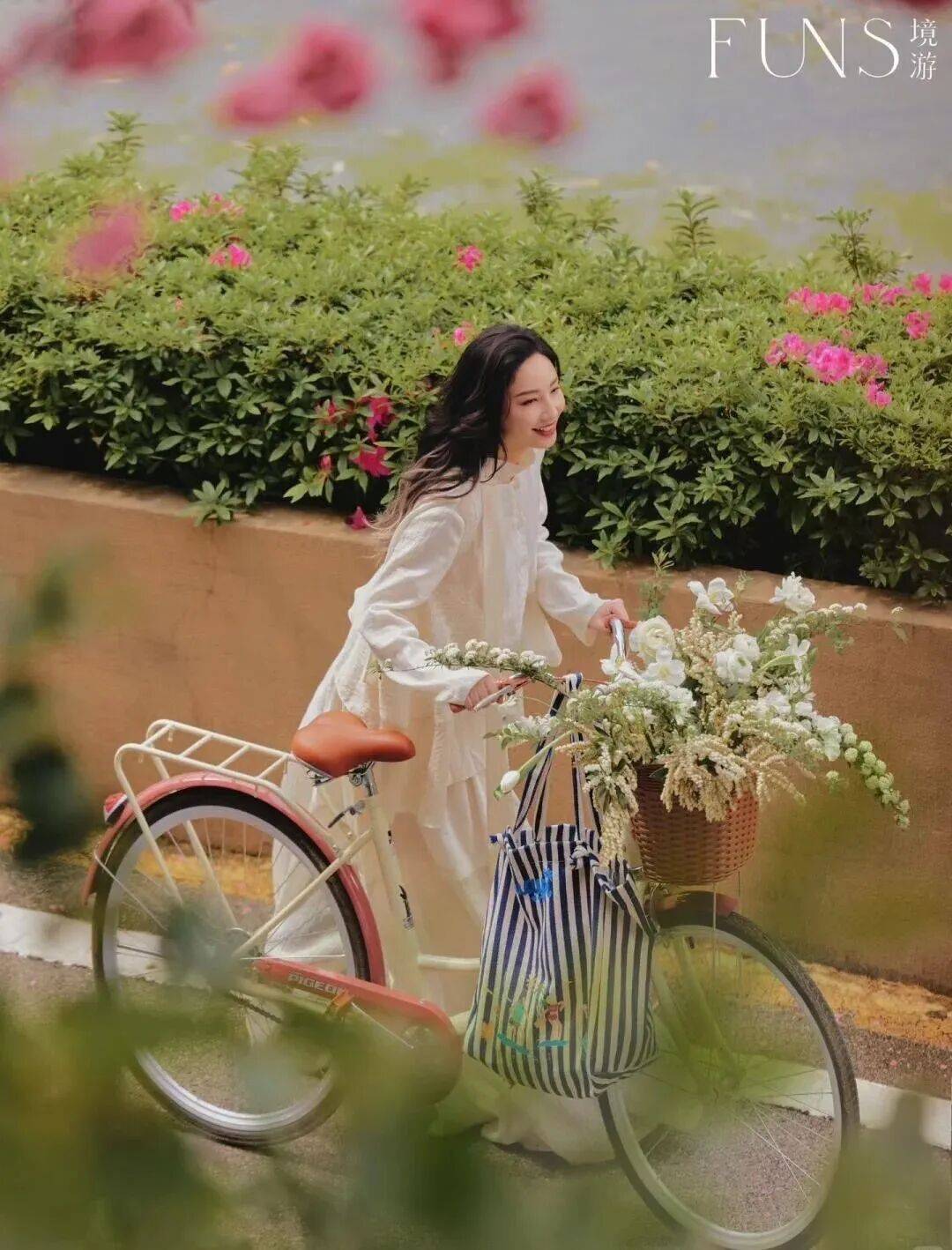 3 gam m&agrave;u "cực phẩm" đang khiến phụ nữ ch&acirc;u &Aacute; "ph&aacute;t cuồng" h&egrave; 2026: Mặc l&ecirc;n l&agrave; thấy m&aacute;t, soi gương l&agrave; thấy sang, da v&agrave;ng diện cực hợp- Ảnh 31.