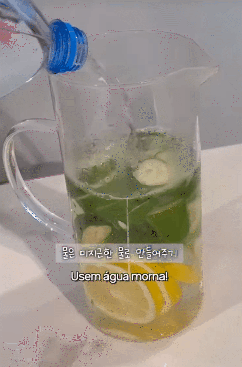 Thay v&igrave; uống nước lọc, phụ nữ H&agrave;n 35 tuổi duy tr&igrave; một loại nước n&agrave;y mỗi ng&agrave;y để da đẻ mịn m&agrave;ng, v&oacute;c d&aacute;ng thon gọn- Ảnh 2.