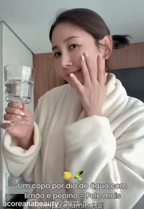 Thay v&igrave; uống nước lọc, phụ nữ H&agrave;n 35 tuổi duy tr&igrave; một loại nước n&agrave;y mỗi ng&agrave;y để da đẻ mịn m&agrave;ng, v&oacute;c d&aacute;ng thon gọn- Ảnh 5.