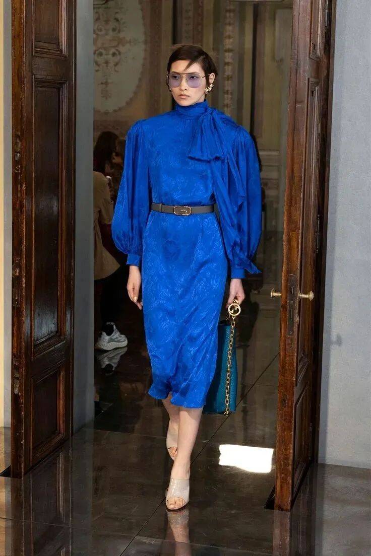 3 gam m&agrave;u "cực phẩm" đang khiến phụ nữ ch&acirc;u &Aacute; "ph&aacute;t cuồng" h&egrave; 2026: Mặc l&ecirc;n l&agrave; thấy m&aacute;t, soi gương l&agrave; thấy sang, da v&agrave;ng diện cực hợp- Ảnh 11.