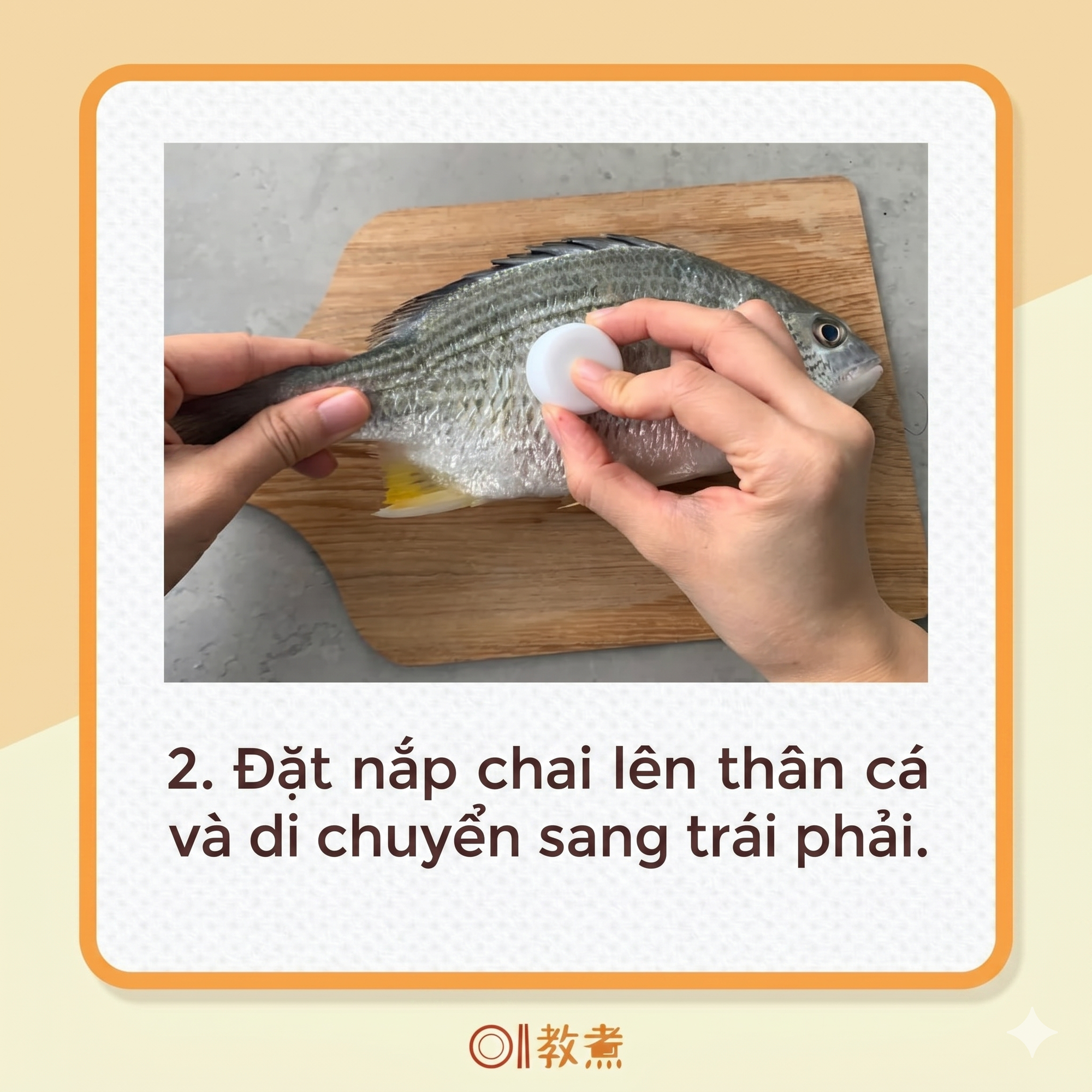 Mẹo đ&aacute;nh vảy c&aacute;: Kh&ocirc;ng cần dao hay đồ b&agrave;o, chỉ d&ugrave;ng 1 "phế liệu" nhỏ l&agrave; đ&atilde; sạch sẽ, kh&ocirc;ng lo đứt tay, vảy c&aacute; kh&ocirc;ng văng tung t&oacute;e- Ảnh 4.