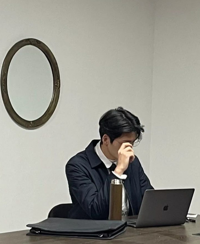 AI qu&aacute; được việc, đồng nghiệp th&igrave; lu&ocirc;n sẵn s&agrave;ng &ldquo;tăng ca&rdquo;: Người về sớm sẽ l&agrave; người thất nghiệp?- Ảnh 2.