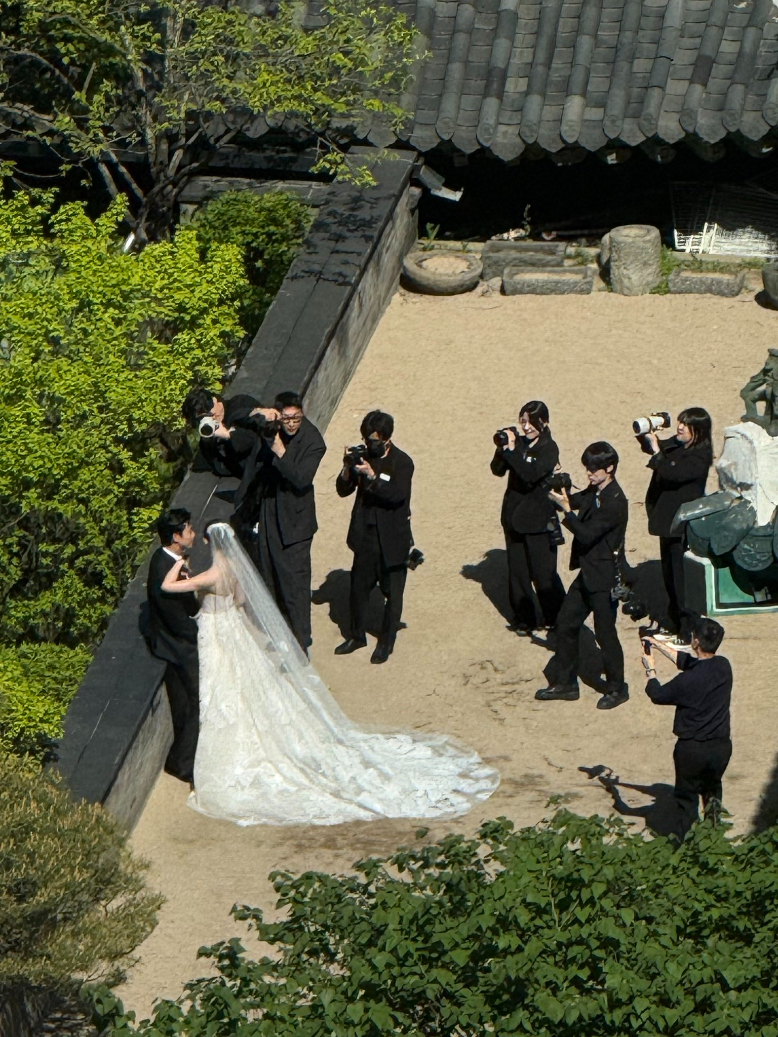 Đ&aacute;m cưới Taecyeon (2PM): An ninh thắt chặt nhưng loạt ảnh ri&ecirc;ng tư vấn bị r&ograve; rỉ v&igrave; l&yacute; do g&igrave;?- Ảnh 1.